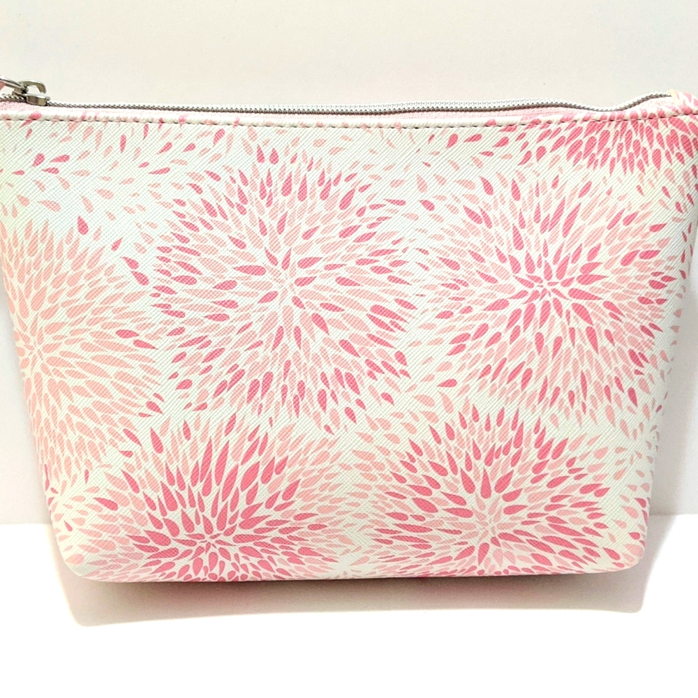 NWOT Ulta Tapered Pink and White Cosmetic Bag